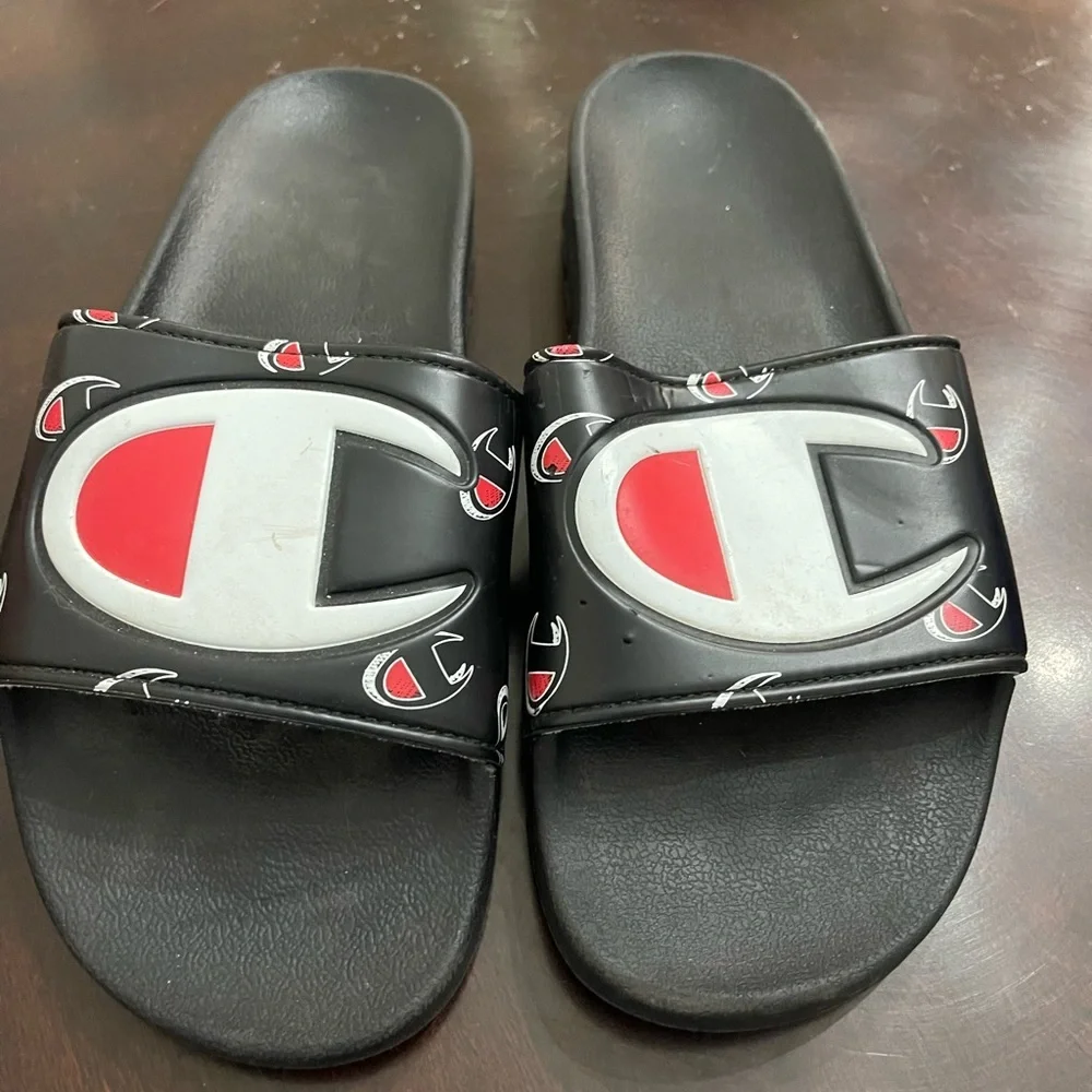 Champion slides size 8 black